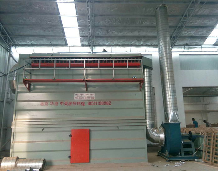 我公司为家具厂设计、制作的<strong>大型脉冲袋式除尘器</strong>